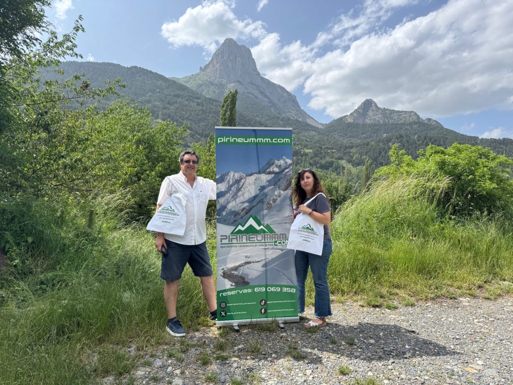 sonrisas-pirineummm.com