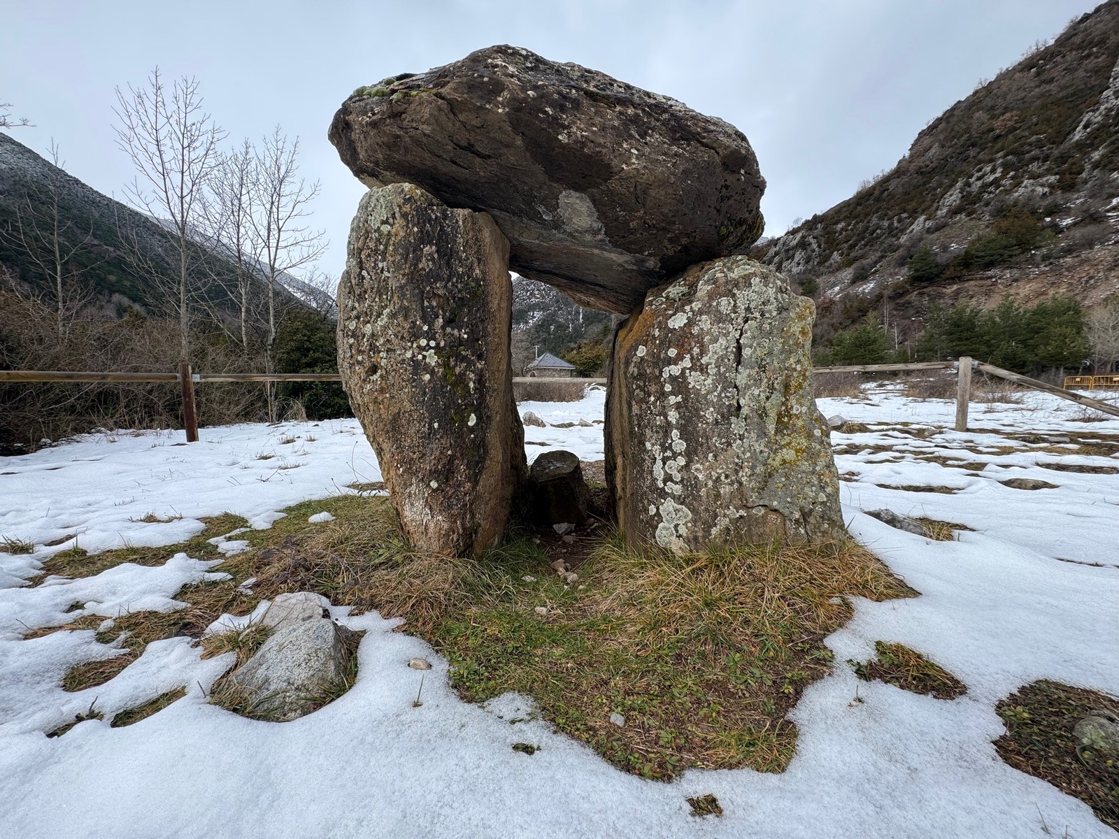dolmen-biescas-apartamentos-pirineummm